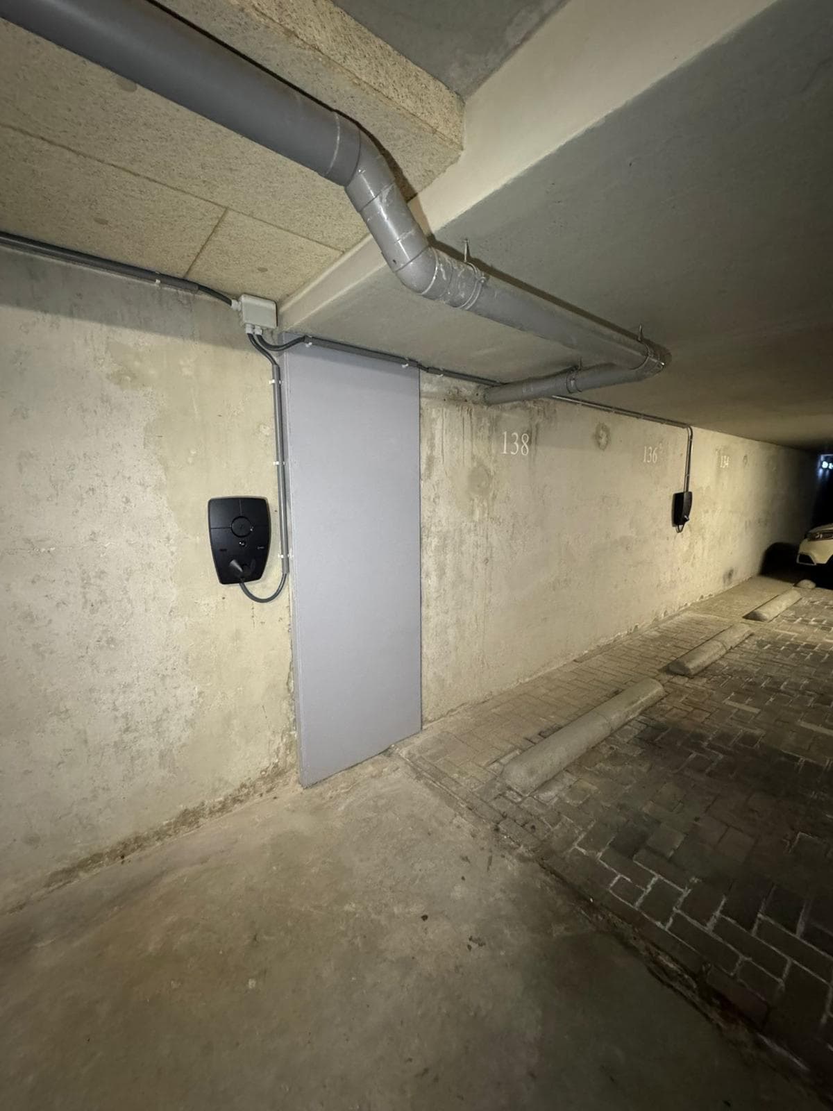 Laadpaal installatie op oprit